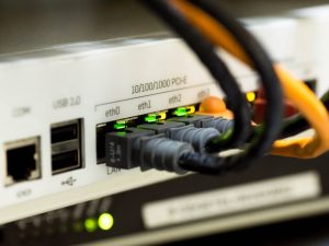 Qué internet contratar: ¿ADSL o fibra óptica?